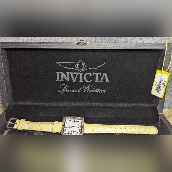 Invicta 12410 Ladies Wildflower Diamond Accented w/ 5 Changeable Leather Bands - Picture 7 of 8
